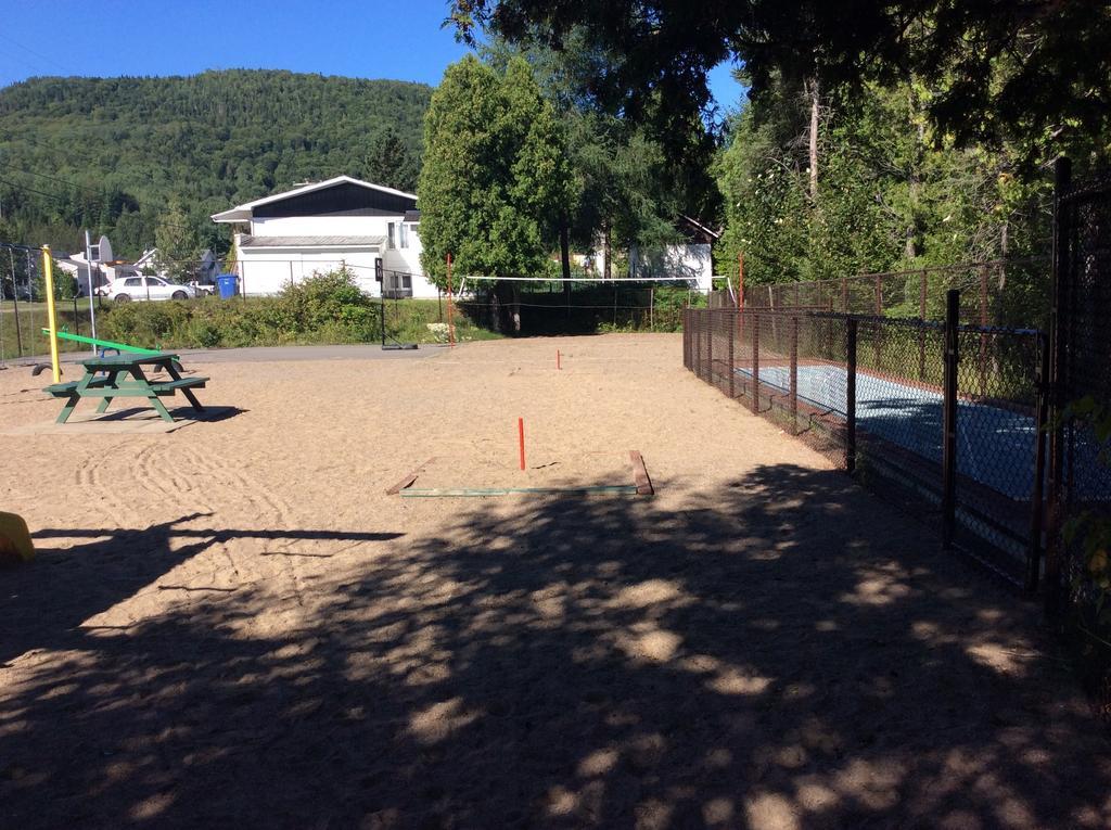 Camping Le 4 Chemins LʼAnse-Saint-Jean Szoba fotó