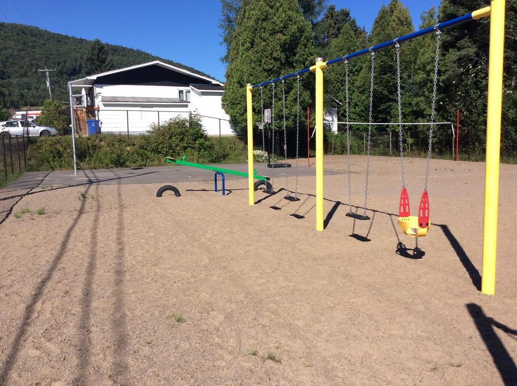 Camping Le 4 Chemins LʼAnse-Saint-Jean Szoba fotó