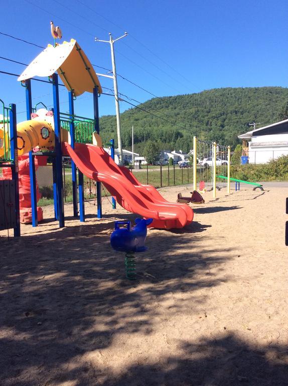 Camping Le 4 Chemins LʼAnse-Saint-Jean Szoba fotó
