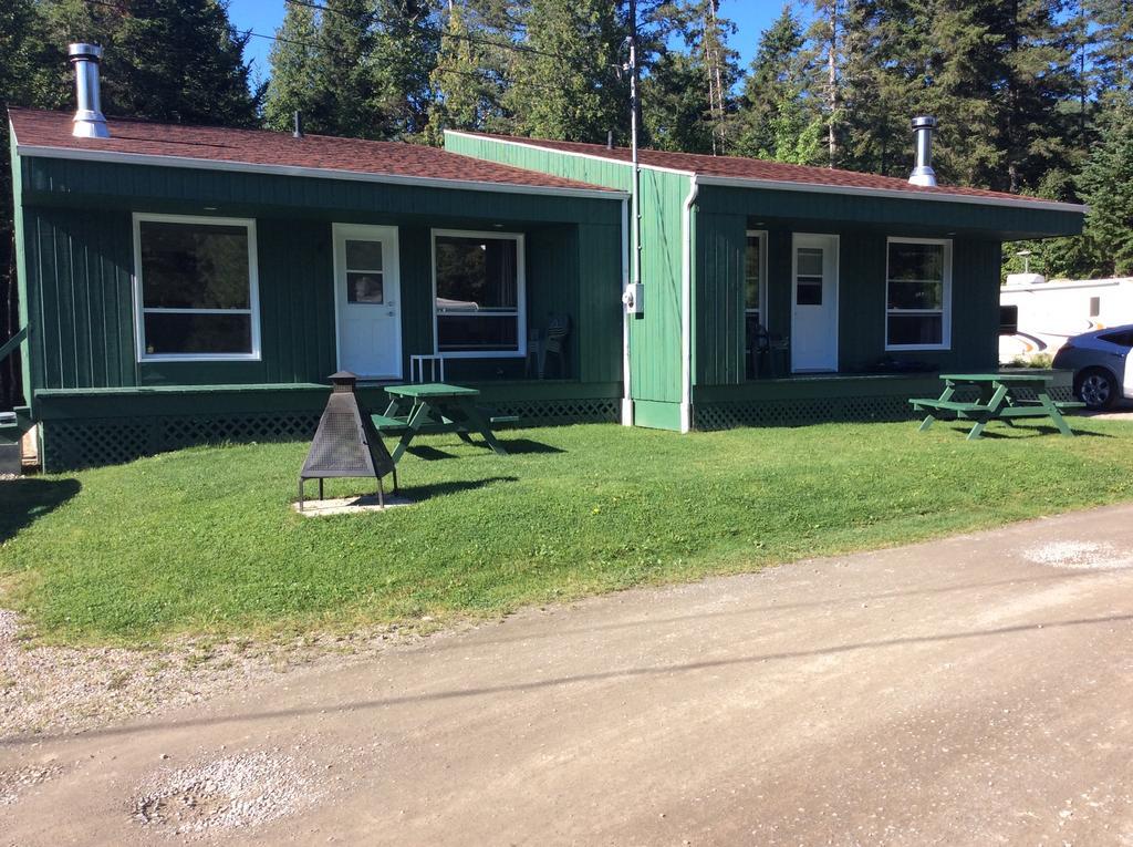 Camping Le 4 Chemins LʼAnse-Saint-Jean Szoba fotó