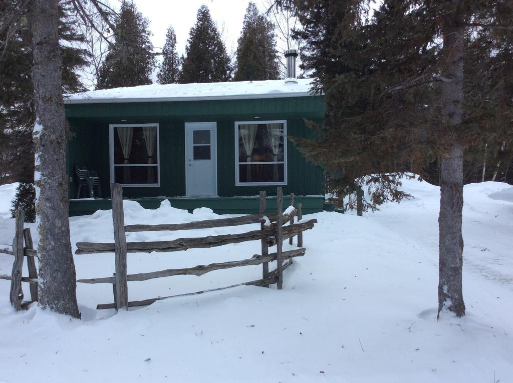 Camping Le 4 Chemins LʼAnse-Saint-Jean Kültér fotó