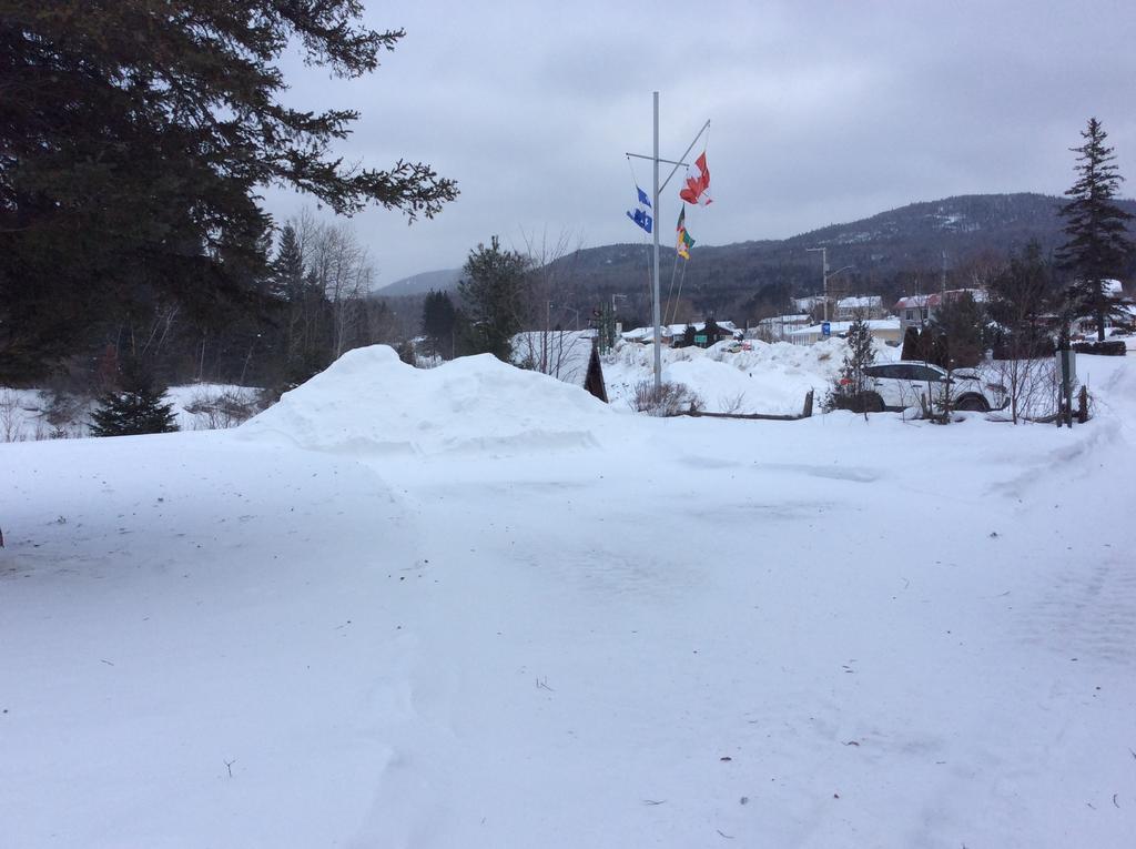 Camping Le 4 Chemins LʼAnse-Saint-Jean Kültér fotó