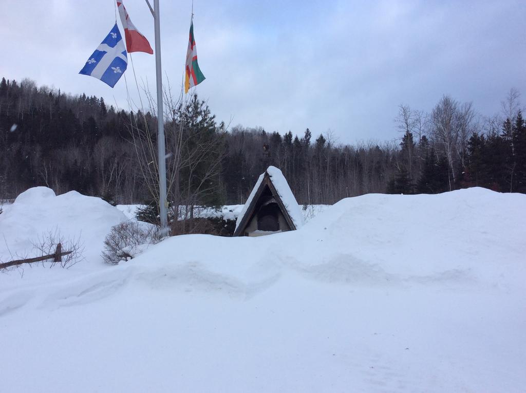 Camping Le 4 Chemins LʼAnse-Saint-Jean Kültér fotó