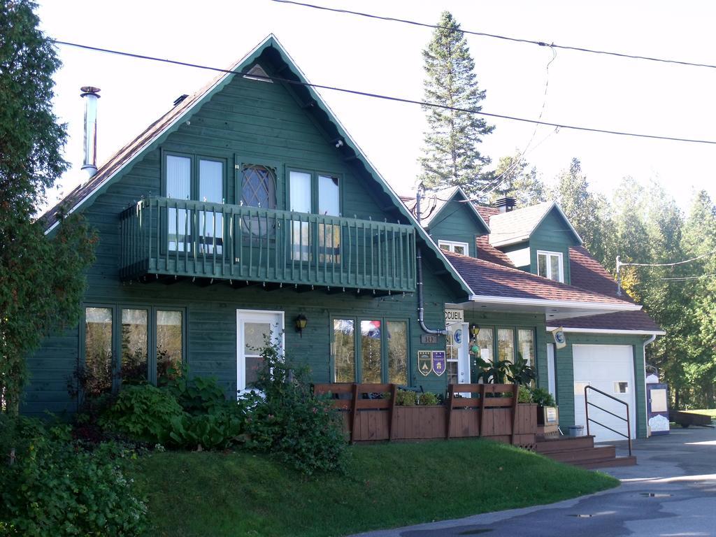 Camping Le 4 Chemins LʼAnse-Saint-Jean Szoba fotó