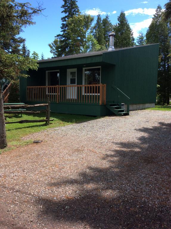 Camping Le 4 Chemins LʼAnse-Saint-Jean Kültér fotó